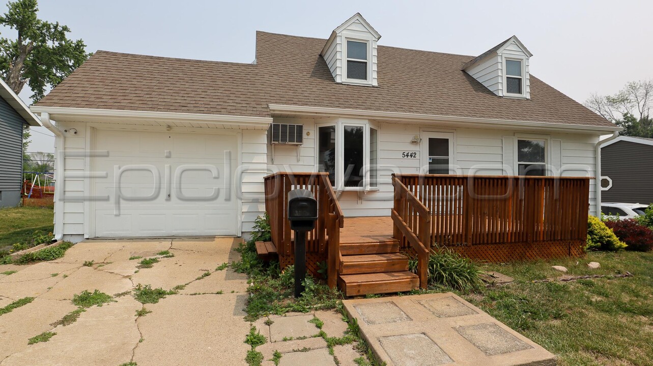 5442 Gordon Ave NW in Cedar Rapids, IA - Building Photo