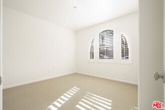 73 City Stroll in Irvine, CA - Foto de edificio - Building Photo