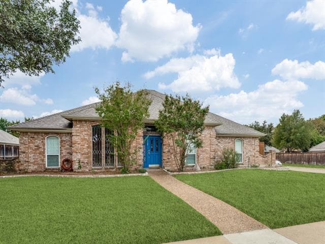 1728 Tawakoni Ln in Plano, TX - Building Photo