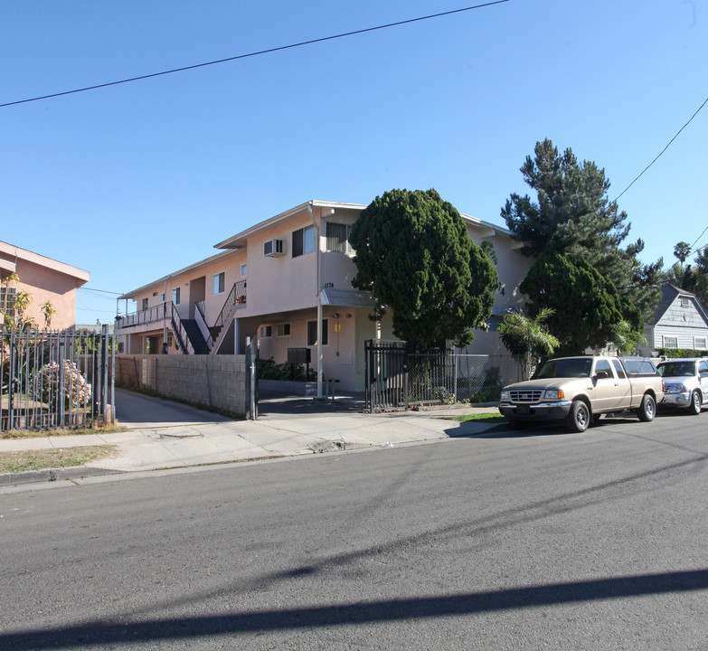 1174 Mariposa Ave in Los Angeles, CA - Building Photo