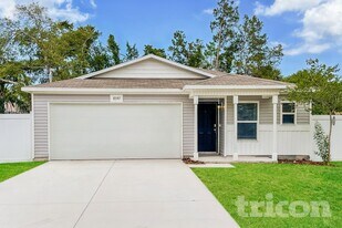8397 Coral St in Spring Hill, FL - Building Photo