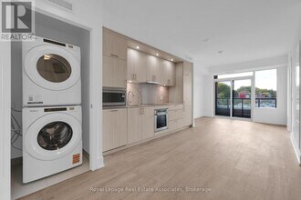 259 The Kingsway in Toronto, ON - Building Photo - Building Photo