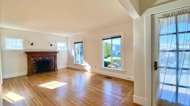 1011 Ramona Ave in Albany, CA - Building Photo - Building Photo