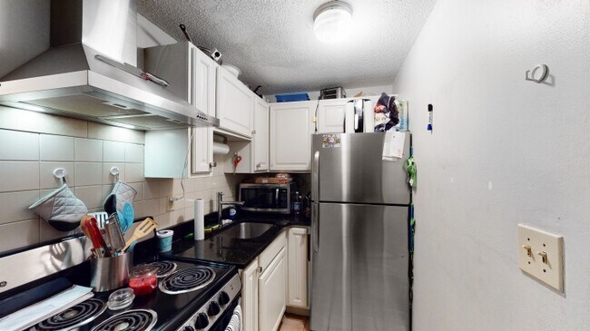 14 Murdock St, Unit 2-2 in Somerville, MA - Foto de edificio - Building Photo