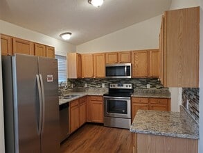 814 Holly Farms Dr in Columbus, OH - Foto de edificio - Building Photo