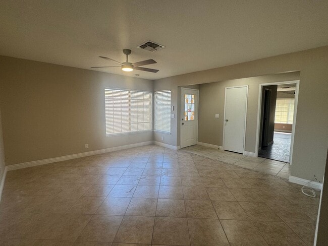 6600 Escalon Dr in Las Vegas, NV - Building Photo - Building Photo
