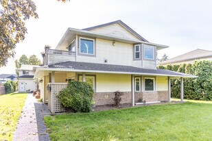 19690 56 Av in Langley, BC - Building Photo
