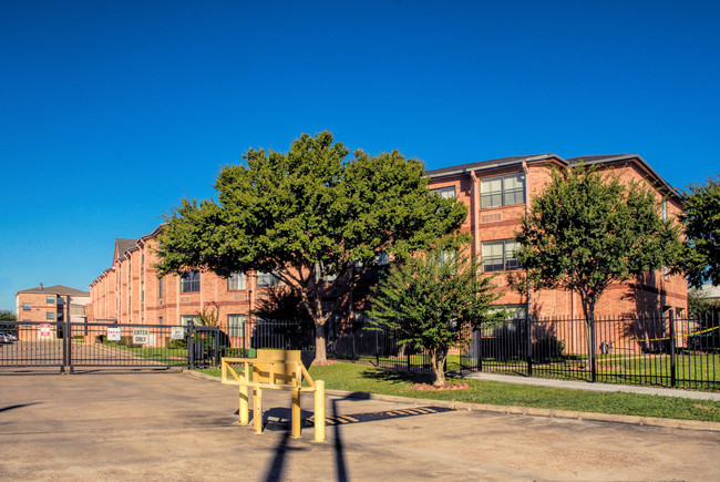 Rainbow Village in Houston, TX - Building Photo - Building Photo