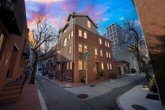 220 S Sartain St, Unit Wash West with Parking in Philadelphia, PA - Building Photo - Building Photo
