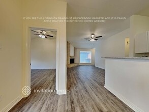 9167 Golden Sunshine Dr in Houston, TX - Foto de edificio - Building Photo