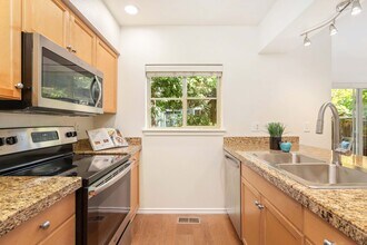 9135 161st Pl NE in Redmond, WA - Building Photo - Building Photo