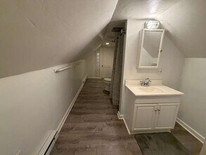 8 Central St, Unit Apt 3 in North Brookfield, MA - Building Photo - Building Photo