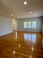 250 Highland Golf Dr in Flat Rock, NC - Foto de edificio - Building Photo
