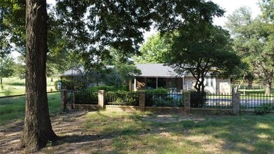2815 Fm 3092 in Gainesville, TX - Building Photo - Building Photo