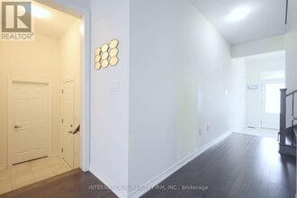 327 Northglen Blvd in Bowmanville, ON - Building Photo - Building Photo