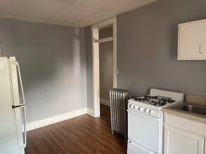 1058 Pennsylvania Ave, Unit 3 in Tyrone, PA - Foto de edificio - Building Photo