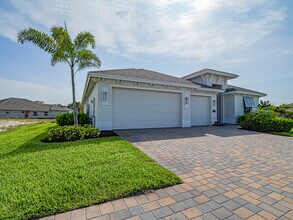 6423 High Pointe Cir in Vero Beach, FL - Building Photo - Building Photo