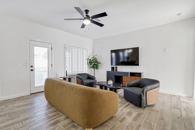 11663 Dos Palmas Dr in El Paso, TX - Foto de edificio - Building Photo