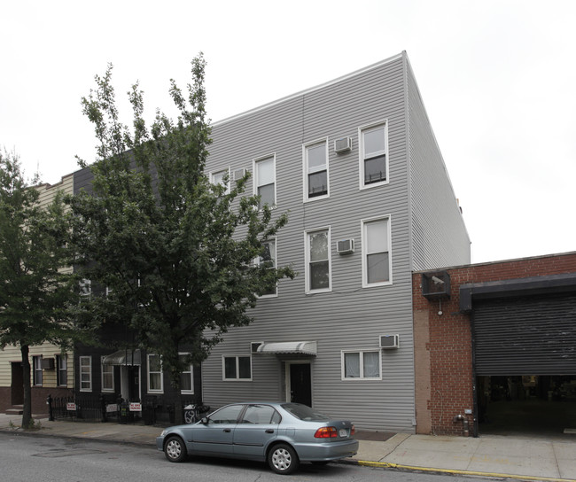 684 Lorimer St in Brooklyn, NY - Building Photo - Building Photo