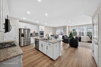 534 Watercress Dr in Aurora, IL - Building Photo - Building Photo