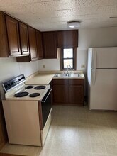 635 11th St in Monroe, WI - Foto de edificio - Building Photo