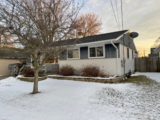 2509 11th St in Two Rivers, WI - Foto de edificio