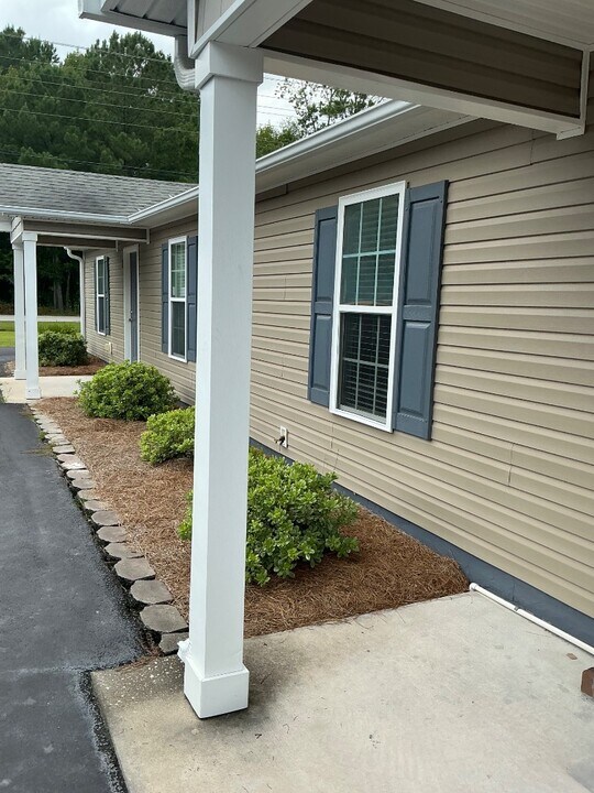 2037 Pony Farm Rd in Jacksonville, NC - Building Photo