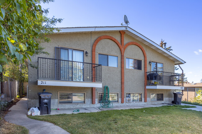 211 5 Av SE in High River, AB - Building Photo - Building Photo