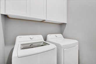 7807 Chesebro Ave in North Port, FL - Building Photo - Building Photo