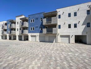 Overlook on 9th in National City, CA - Foto de edificio - Building Photo