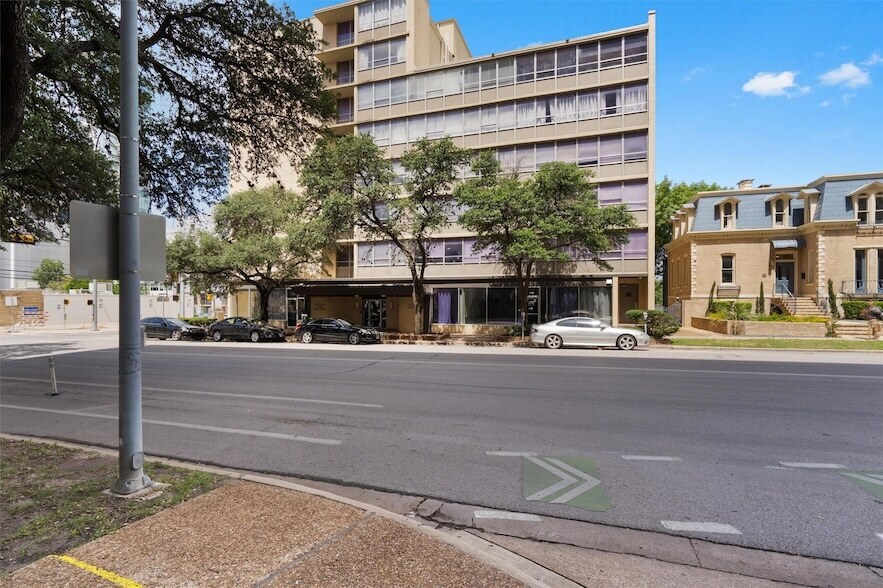 1800 Lavaca St, Unit 108 in Austin, TX - Building Photo