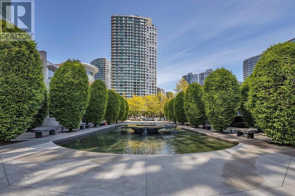 1067 Marinaside Crescent in Vancouver, BC - Building Photo