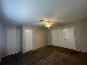 5925 Kenmore St in North Las Vegas, NV - Building Photo - Building Photo