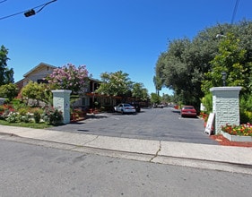 Fairview Gardens in Fair Oaks, CA - Foto de edificio - Building Photo