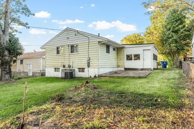 212 Mc Alpine Dr in St. Louis, MO - Building Photo - Building Photo