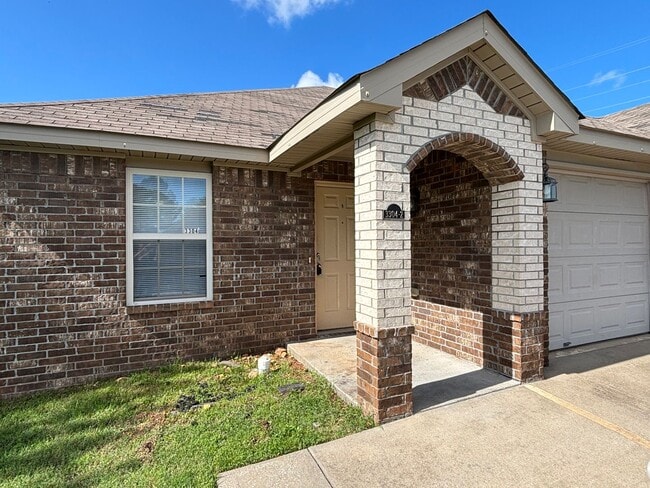 property at 3304 SW Victoria Pl