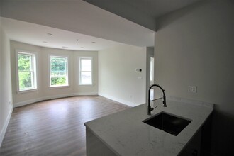 843 Columbia Rd, Unit 3 in Boston, MA - Building Photo - Building Photo