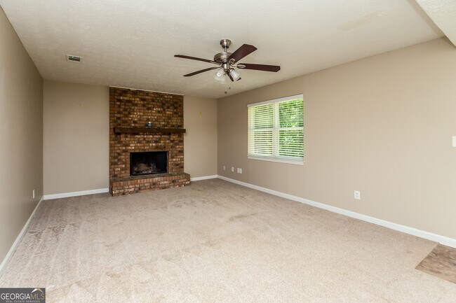 240 Carriage Cir in Stockbridge, GA - Building Photo - Building Photo