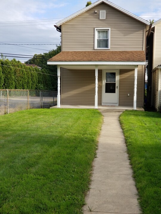 82 Zerby Ave in Edwardsville, PA - Building Photo