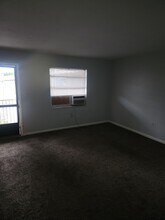 202 Caroline St, Unit 206 in Cape Canaveral, FL - Foto de edificio - Building Photo