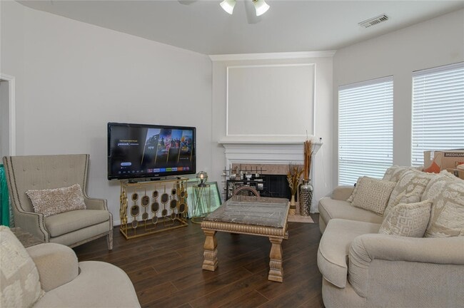 1610 Thunder Lake Ln in Sugar Land, TX - Building Photo - Building Photo