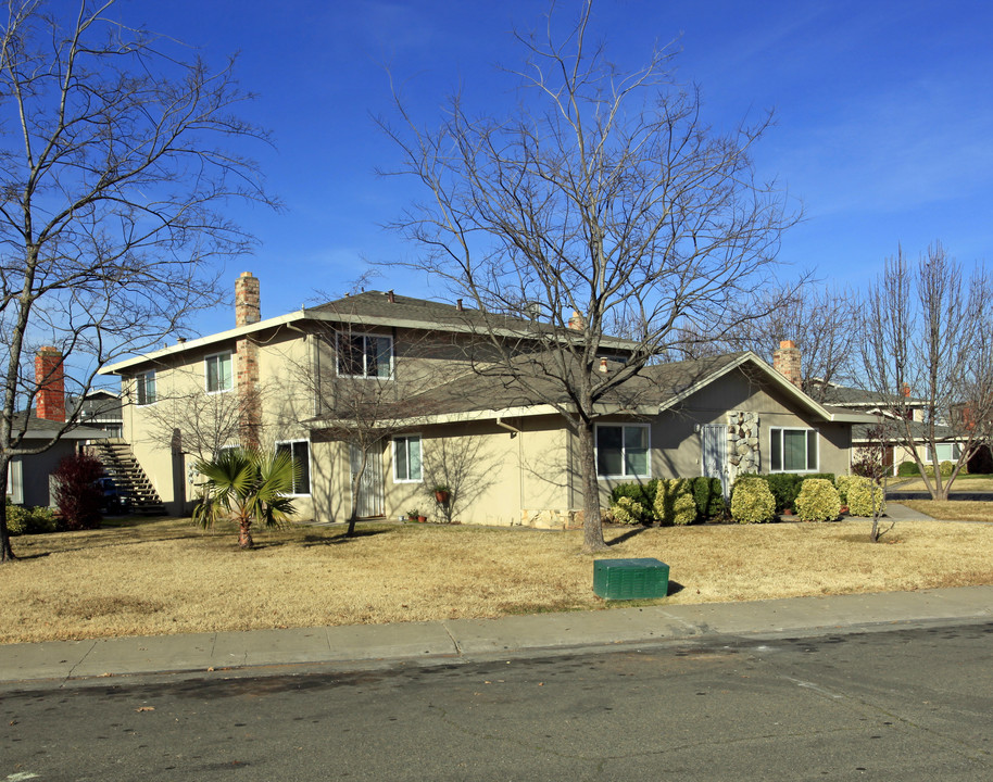 4140 Apostollo Cor in Sacramento, CA - Foto de edificio