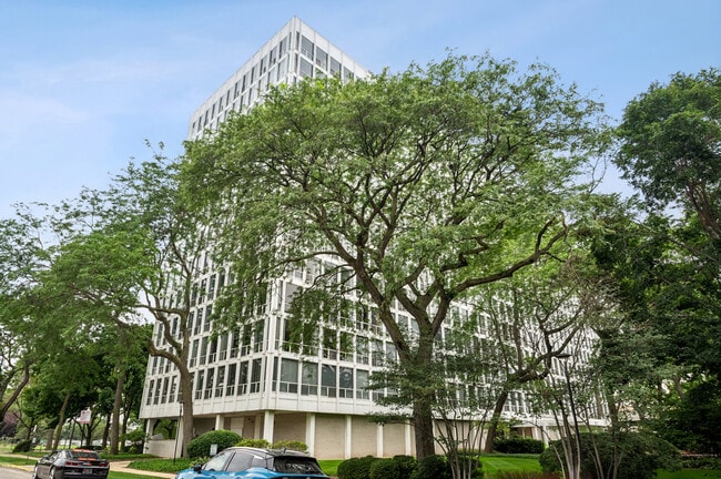 property at 601 E 32nd St