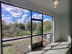 1607 Cassius St in Lutz, FL - Foto de edificio - Building Photo