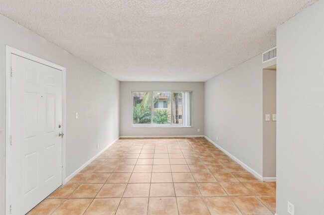 Lakeside Condominiums in Lauderdale Lakes, FL - Building Photo - Building Photo