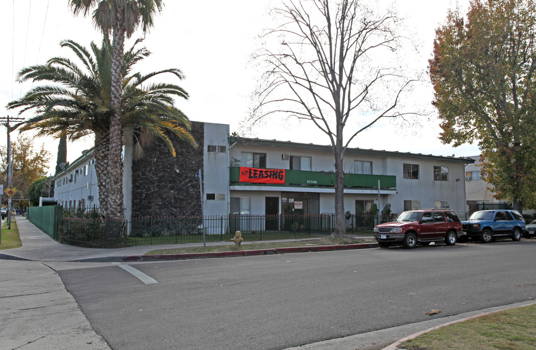 Cohasset Apartments in Winnetka, CA - Building Photo