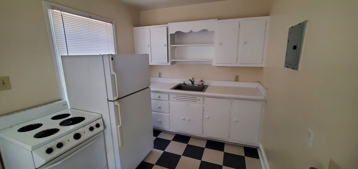 1418 Seminole Dr in Greensboro, NC - Building Photo