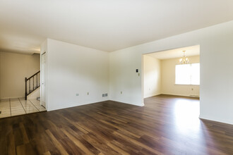 214 Mentzer Ave in New Holland, PA - Foto de edificio - Building Photo
