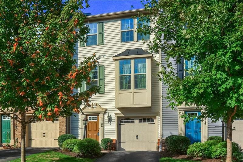 126 Arbor Trail Dr in Mckees Rocks, PA - Building Photo