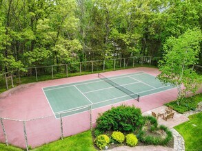 7 White Oak Ln in Weston, CT - Building Photo - Building Photo